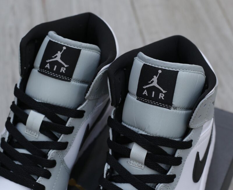 ảnh giày jordan 1 mid light smokey grey chuẩn rep 1:1 với dấu swoosh