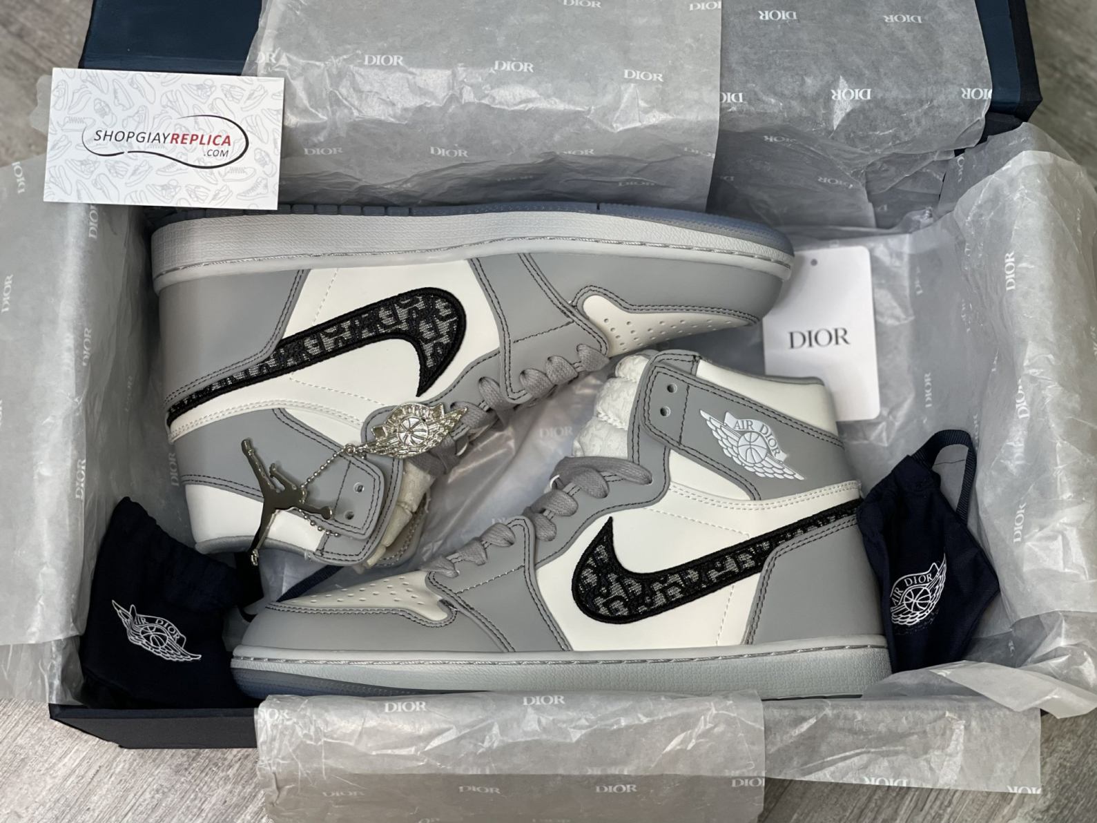 Air Jordan 1 Dior like auth