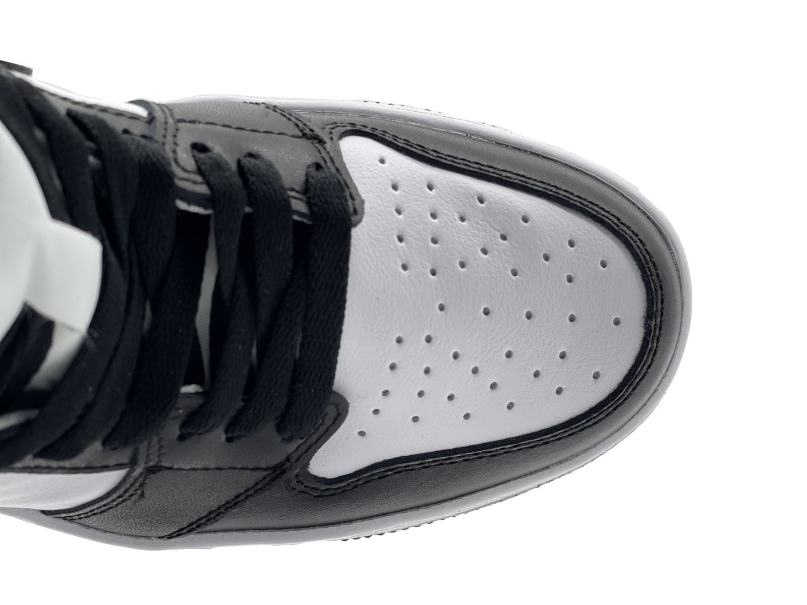 mũi giày nike jordan 1 high black white