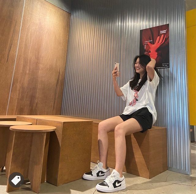 phối đồ nữ với giày air jordan 1 low panda