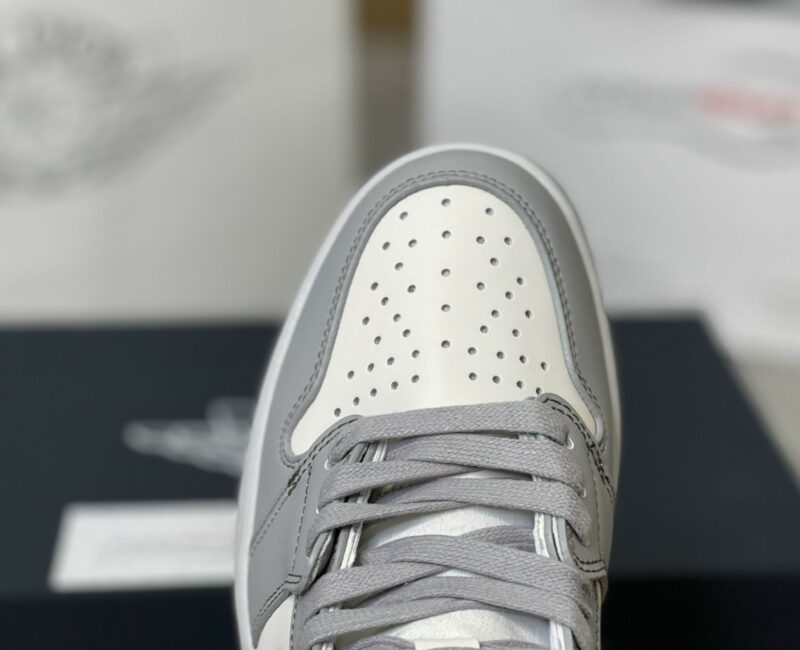 toe box Jordan 1 Dior