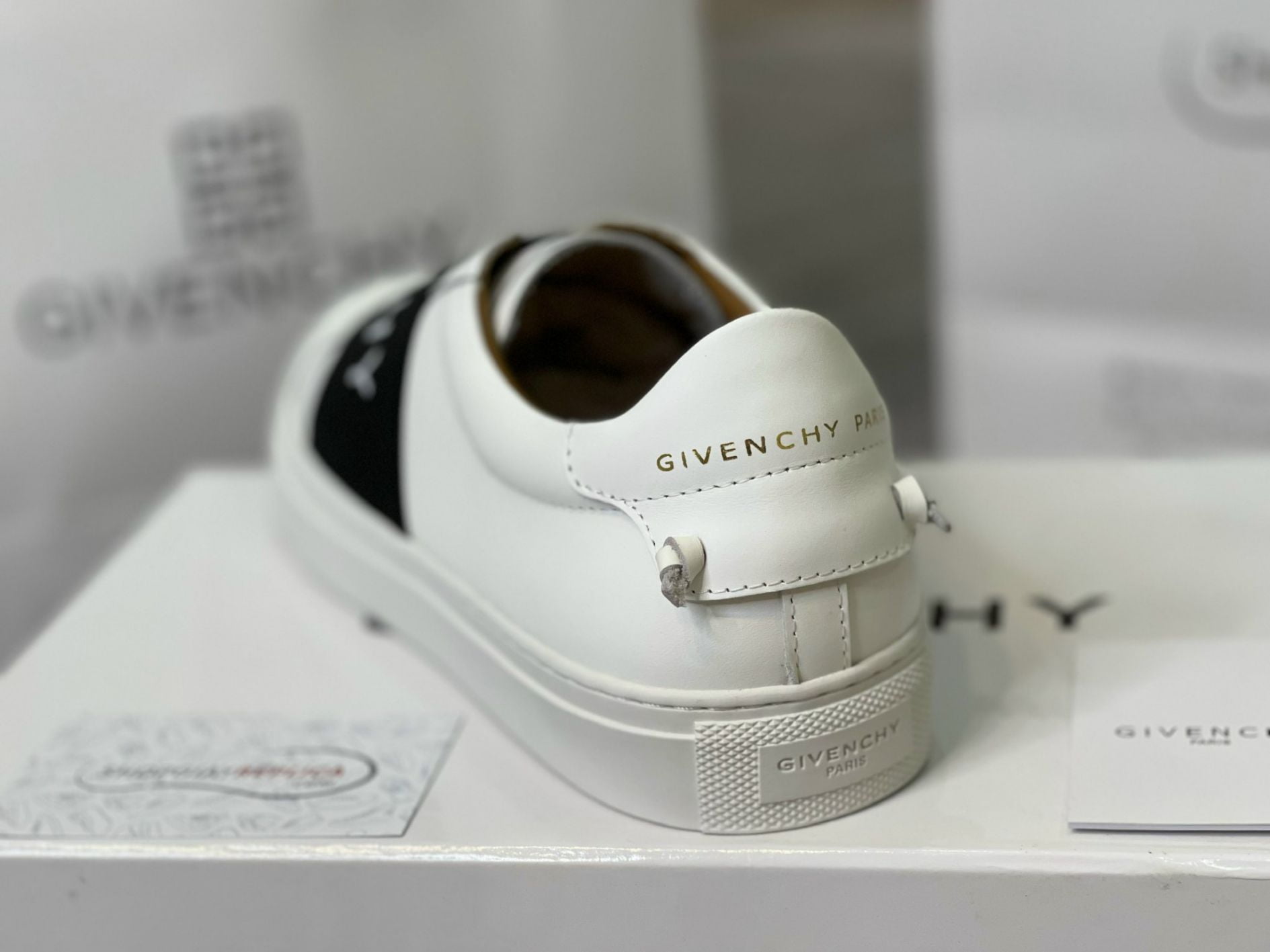 Giày Givenchy Paris Strap Trắng Đen Like Auth