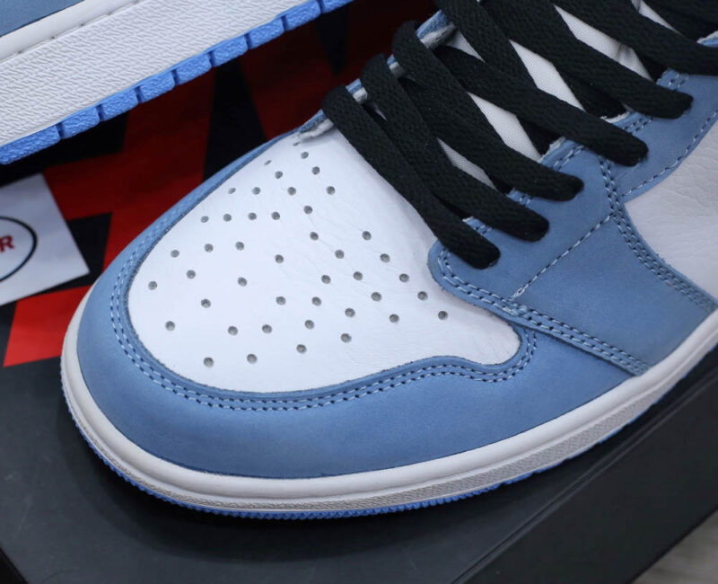 toebox Nike Air Jordan 1 Retro High University Blue