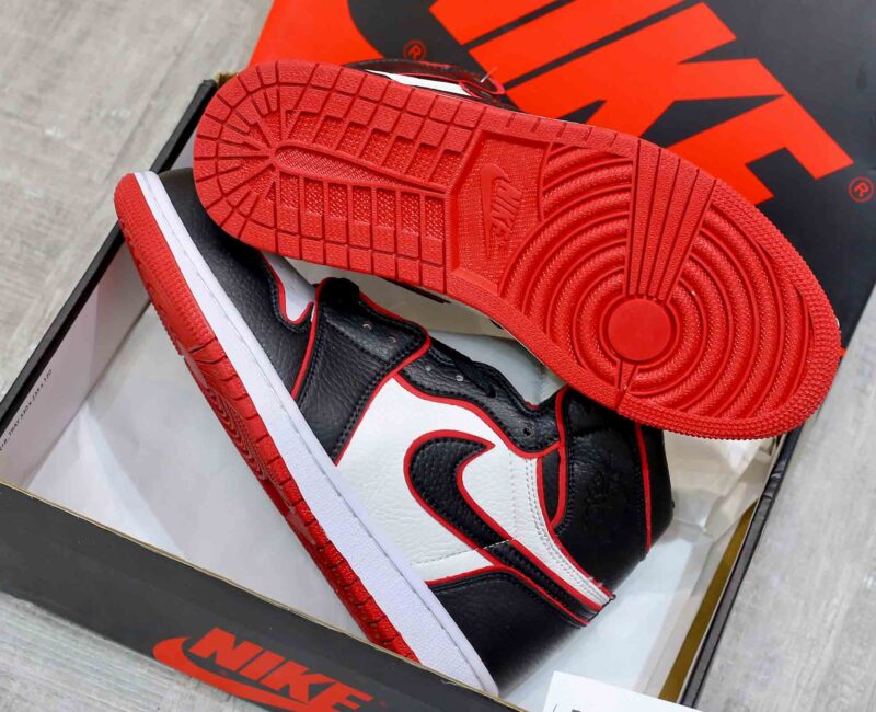 Nike Air Jordan 1 Retro High Bloodline