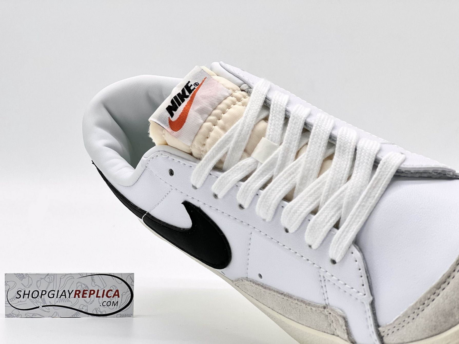 Giày Nike Blazer Low 77 Vintage trắng đen