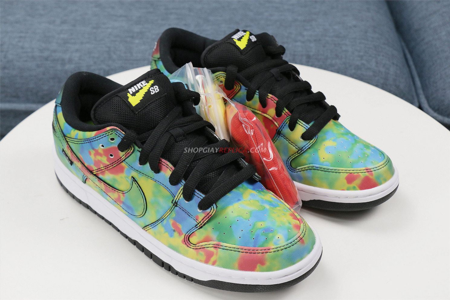 Giày Nike SB Dunk Low đổi màu