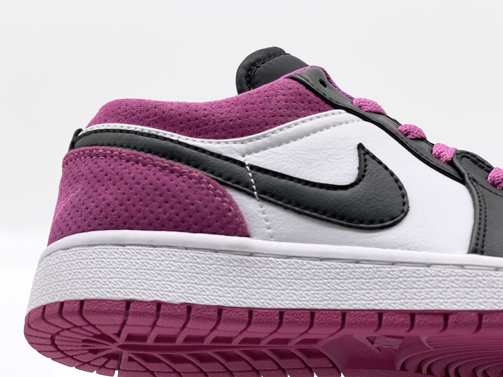 Swoosh Nike Jordan 1 Low Black Active Fuchsia