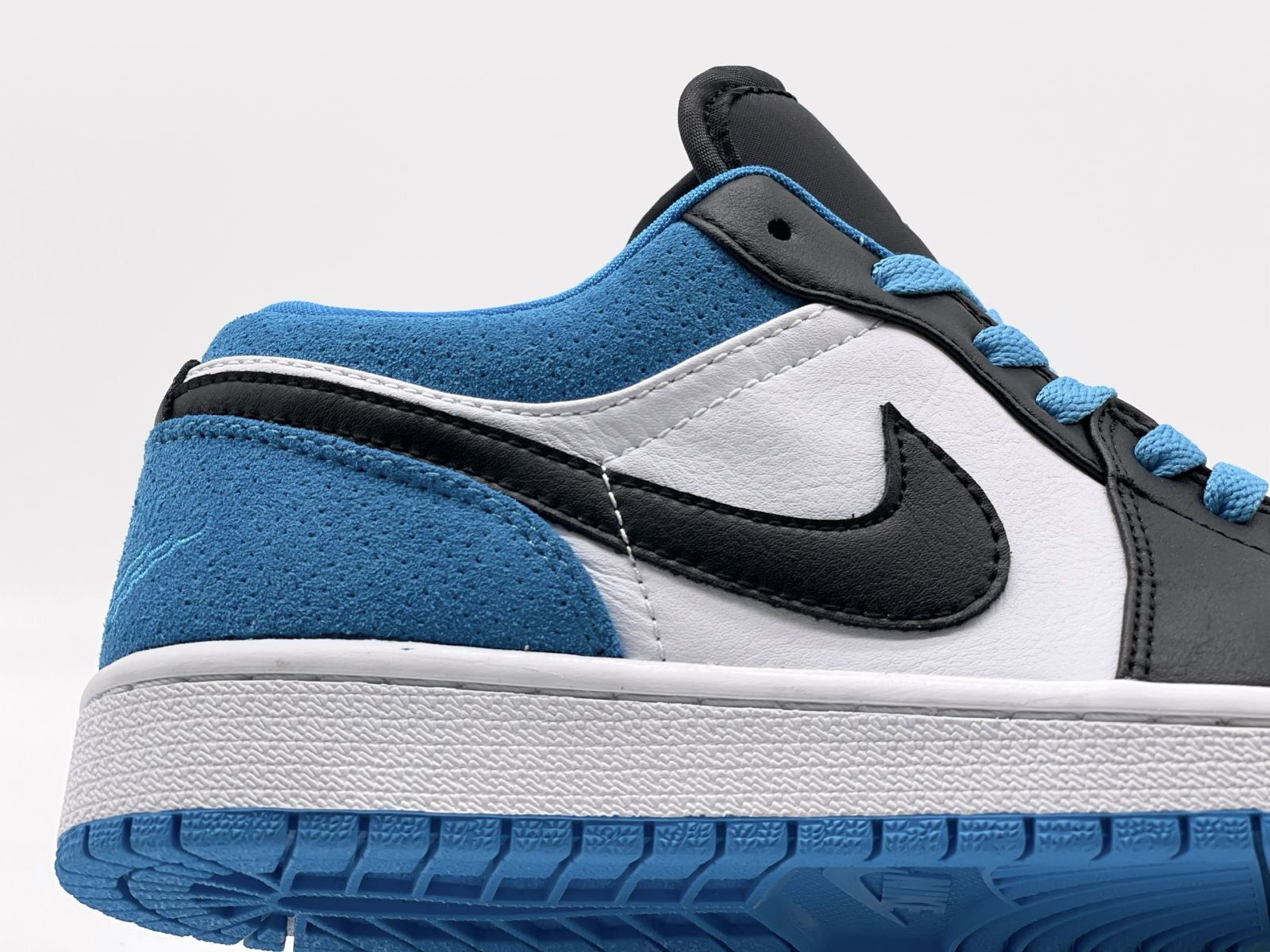 Swoosh Nike Jordan 1 Low Laser Blue