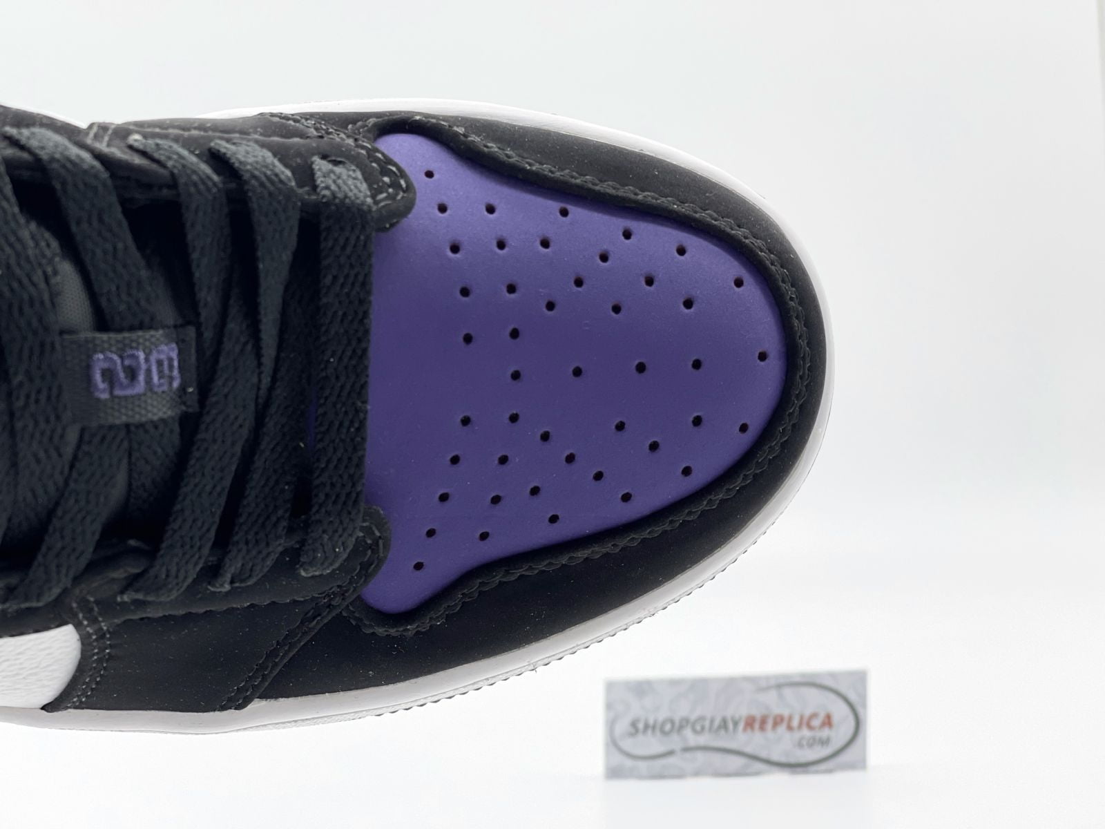Toebox Nike Air Jordan 1 Low Court Purple