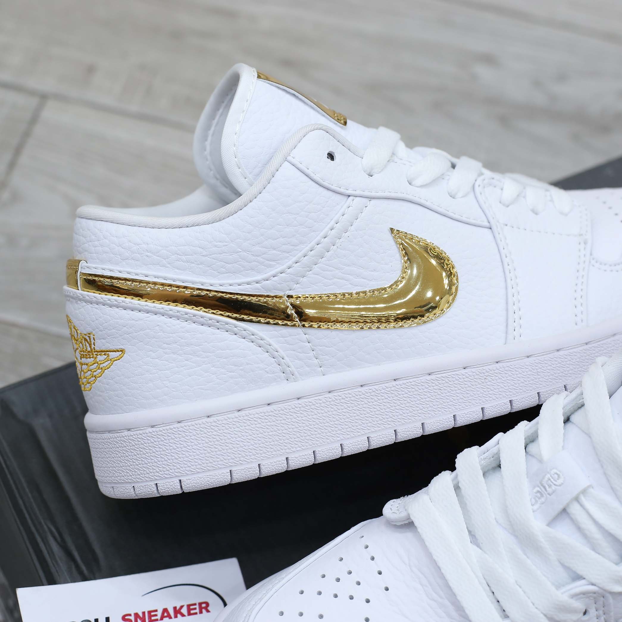 Phụ kiện Nike Air Jordan 1 Low Metallic Gold