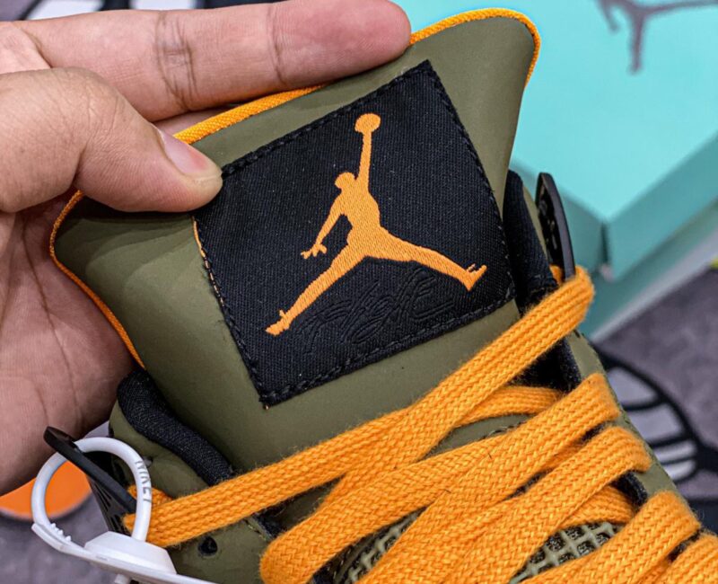 Air Jordan 4 Retro Undefeated Like Auth