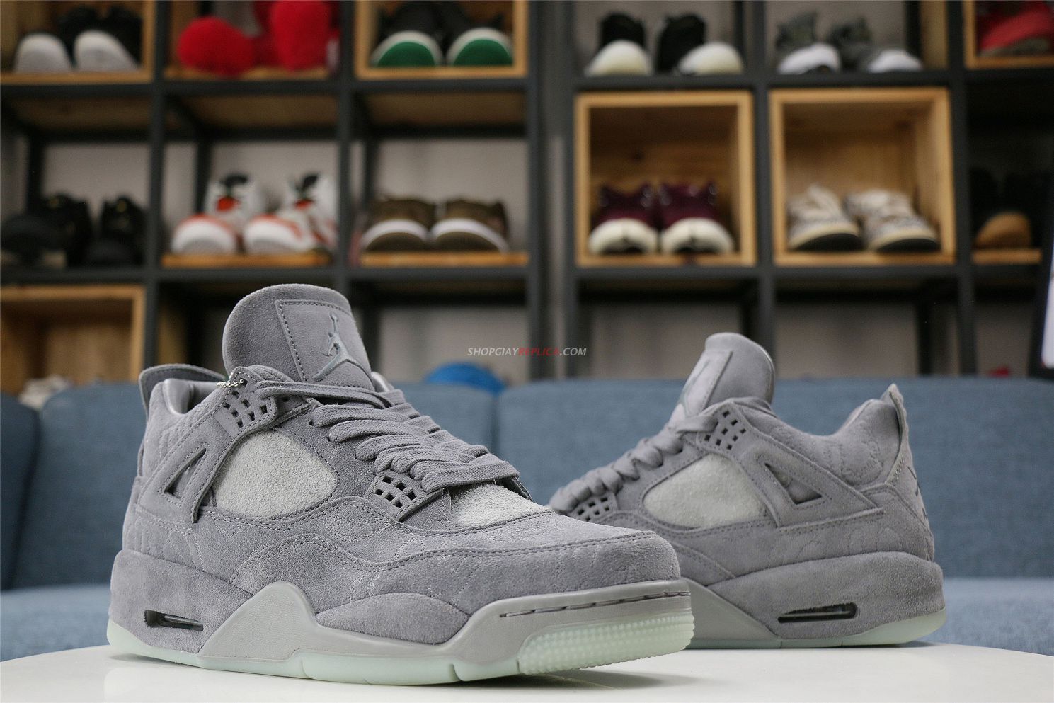 Giày Nike Air Jordan 4 Xám Retro Kaws Rep 1:1