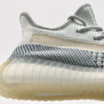 midsole là TPU trong suốt có thể thấy hạt Boost nén êm ái bên trong