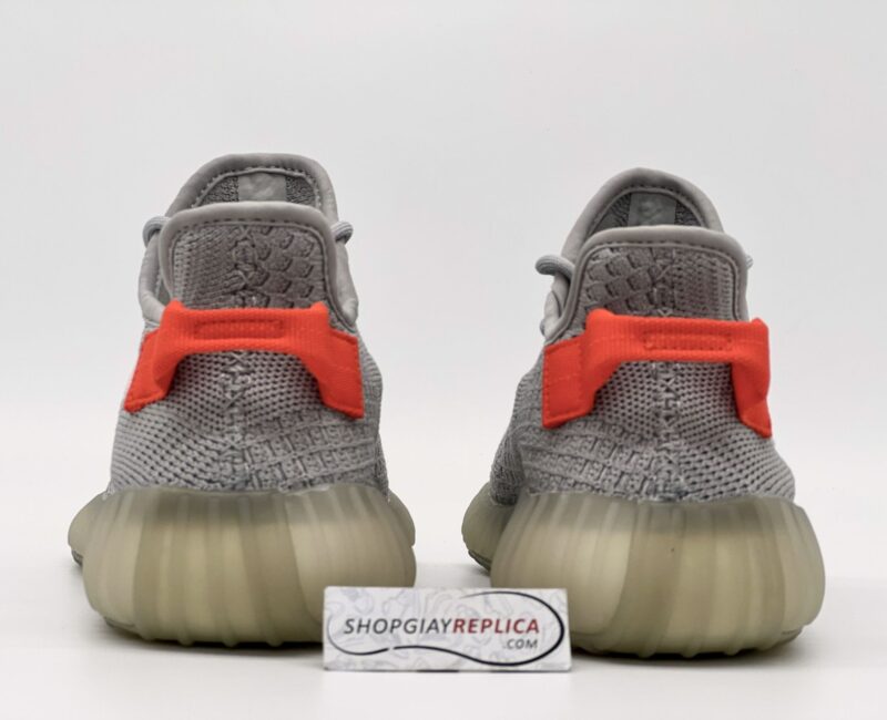 chất vải primeknit và đế boost trong suốt của yeezy 350v2 tail light