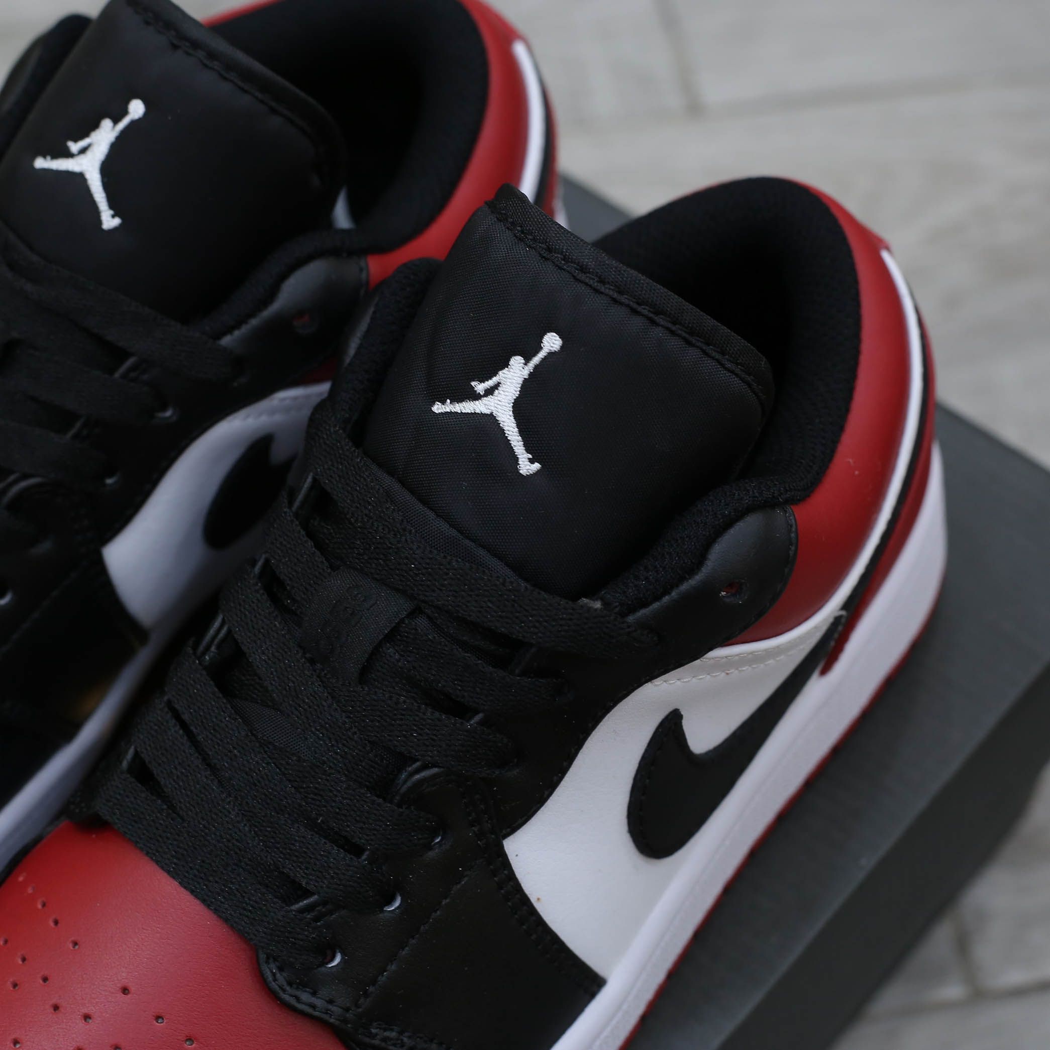 Air Jordan 1 Low Bred Toe