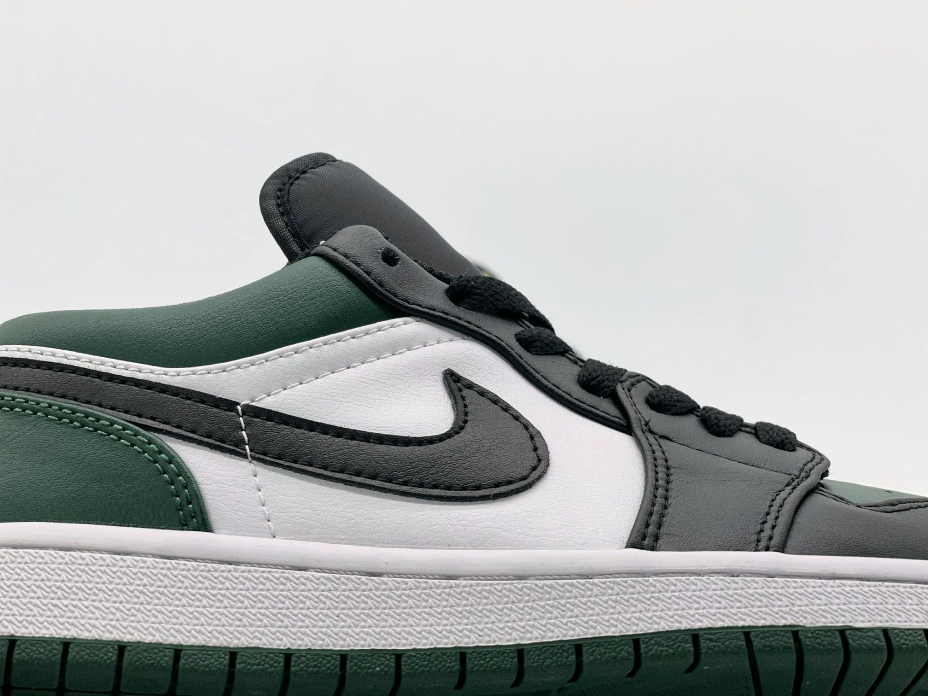 Nike Air Jordan 1 Low Green Toe
