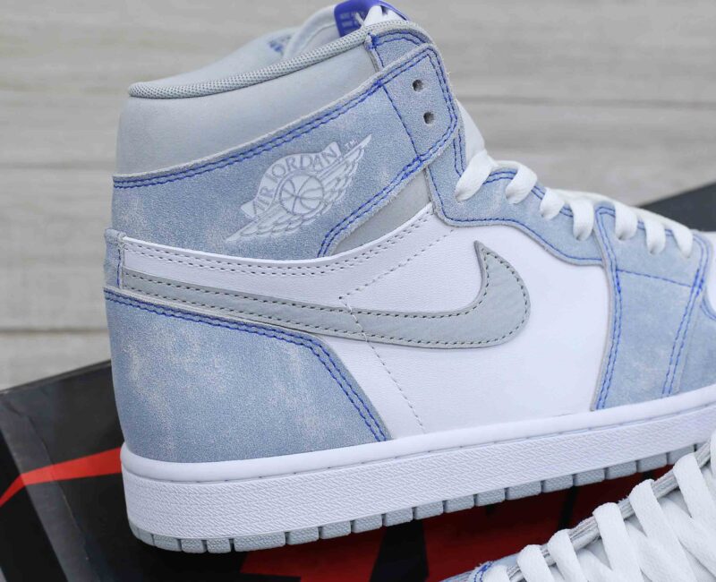 Giày Nike Air Jordan 1 Retro High OG Hyper Royal Like Auth