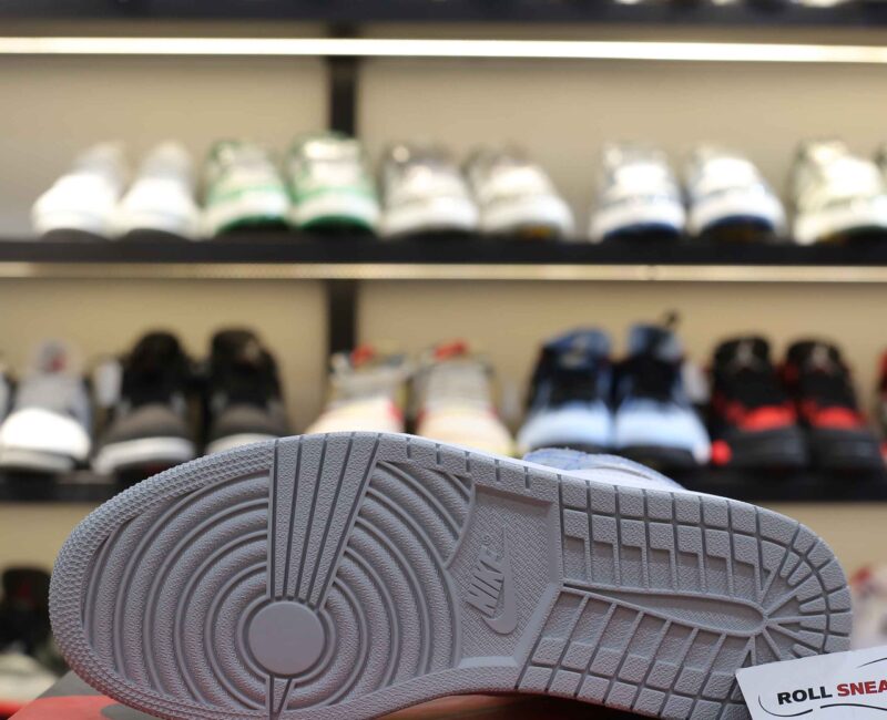 Giày Nike Air Jordan 1 Retro High OG Hyper Royal Like Auth