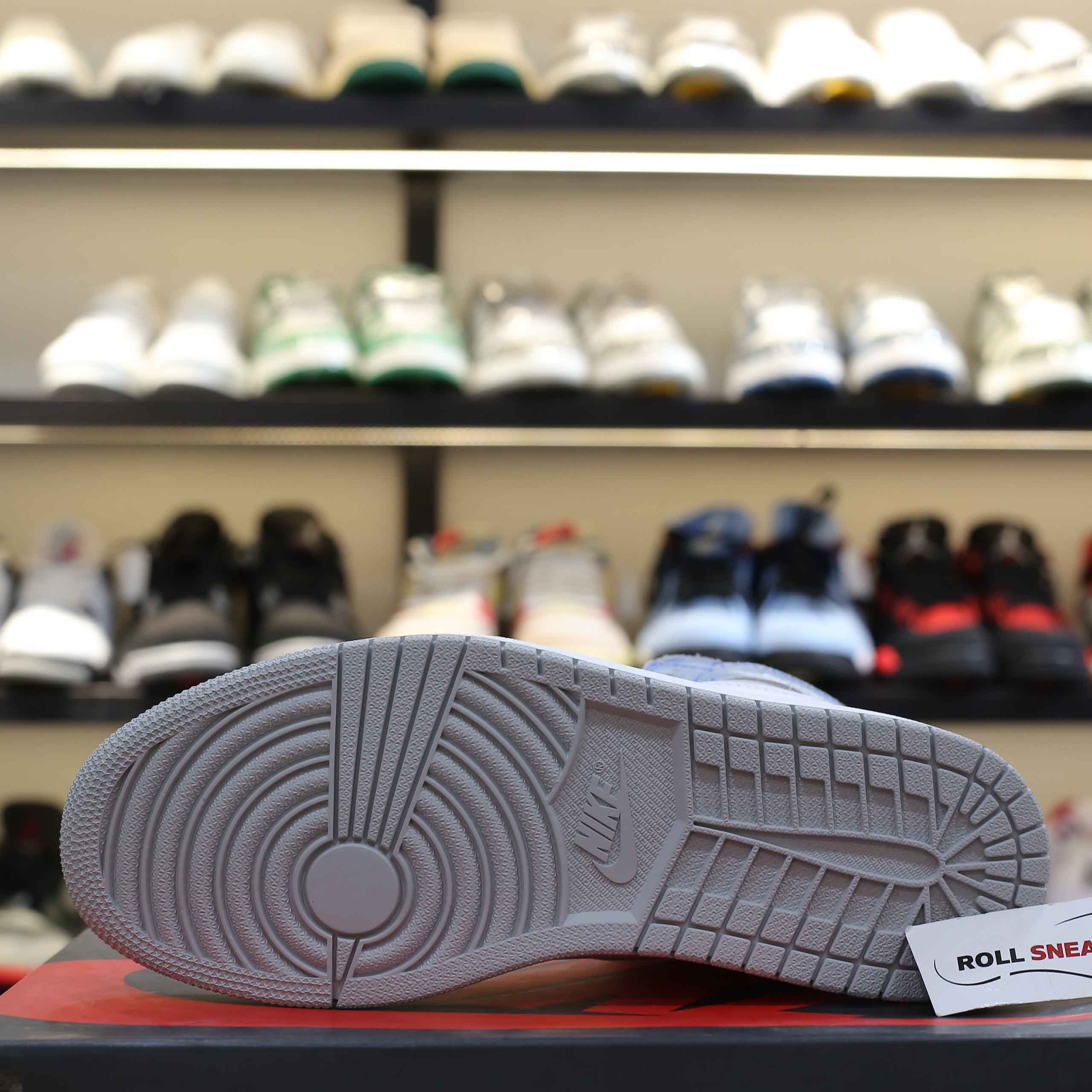 Giày Nike Air Jordan 1 Retro High OG Hyper Royal Like Auth