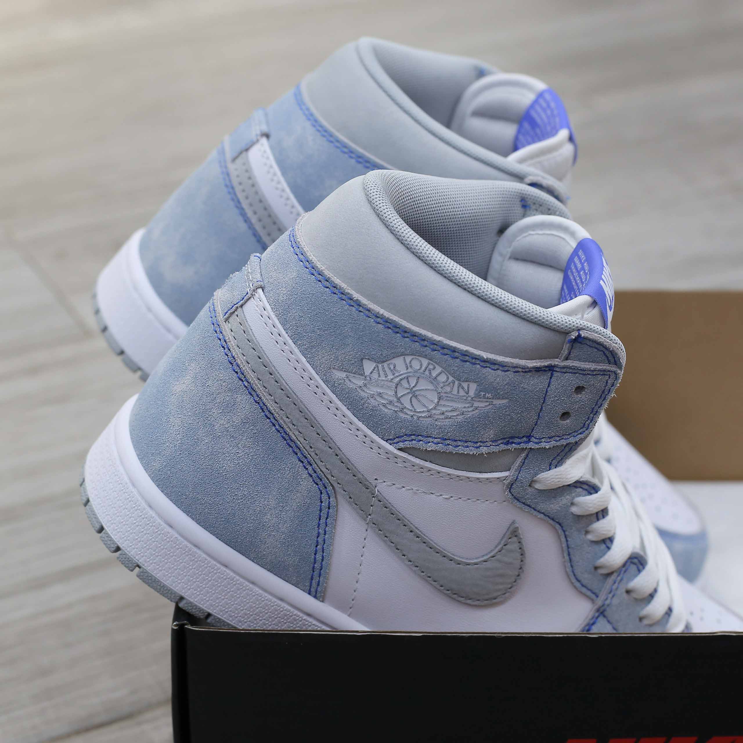 Giày Nike Air Jordan 1 Retro High OG Hyper Royal Like Auth
