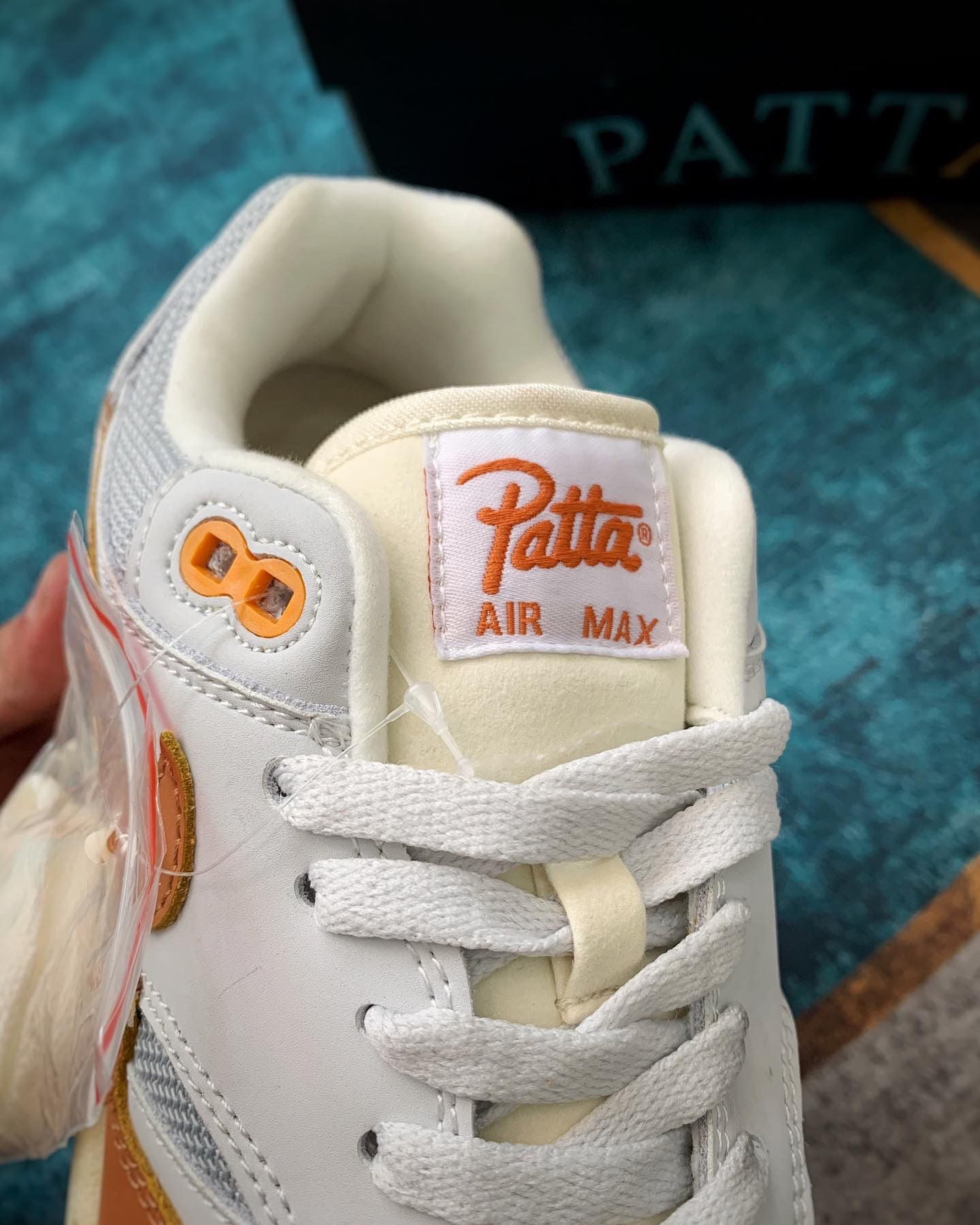 lưỡi gà Giày Nike Air Max 1 x Patta Waves ‘Monarch’ Like Auth