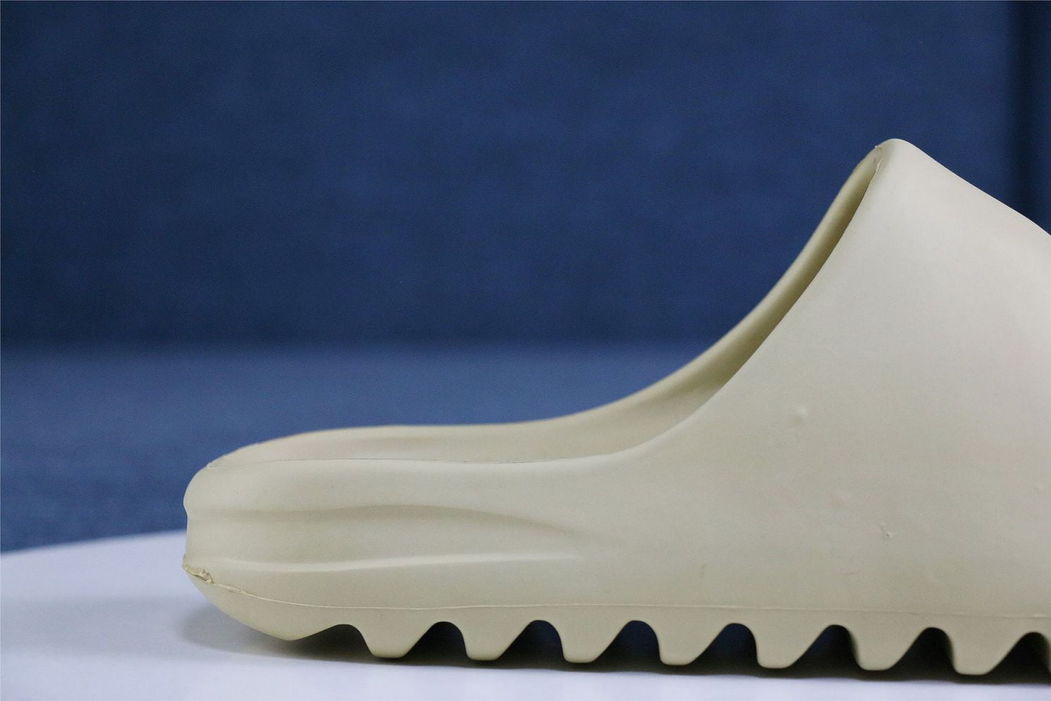 Dép Adidas Yeezy Slides Desert Sand