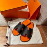 Dép chữ H Hermes Nam Da Taiga Màu Đen Đế Cam siêu cấp rep 1:1