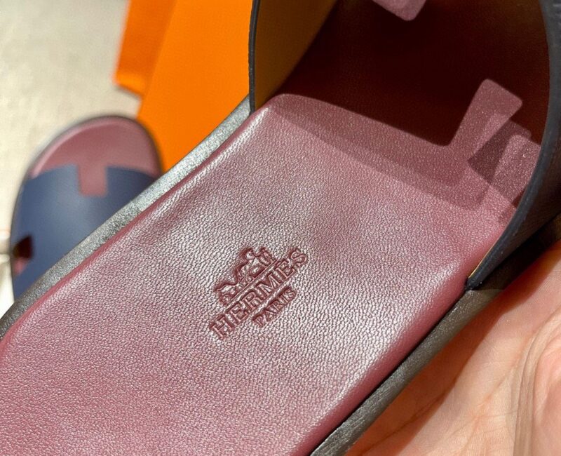 Dép Hermes Nam Da Taiga Màu Xanh Lót Đỏ Mận Siêu Cấp