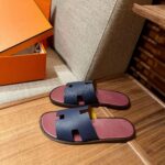 Dép Hermes Nam Da Taiga Màu Xanh Lót Đỏ Mận Siêu Cấp