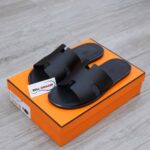 Dép Hermes Nam Full Đen Da Taiga (Sần) Siêu Cấp