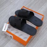 Dép Hermes Nam Full Đen Da Taiga (Sần) Siêu Cấp