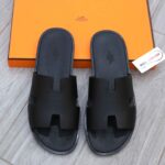 Dép Lê Hermes Nam Full Đen Da Taiga (Sần) Siêu Cấp