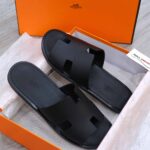 Dép chữ H Hermes Nam Full Đen Da Taiga (Sần) Siêu Cấp