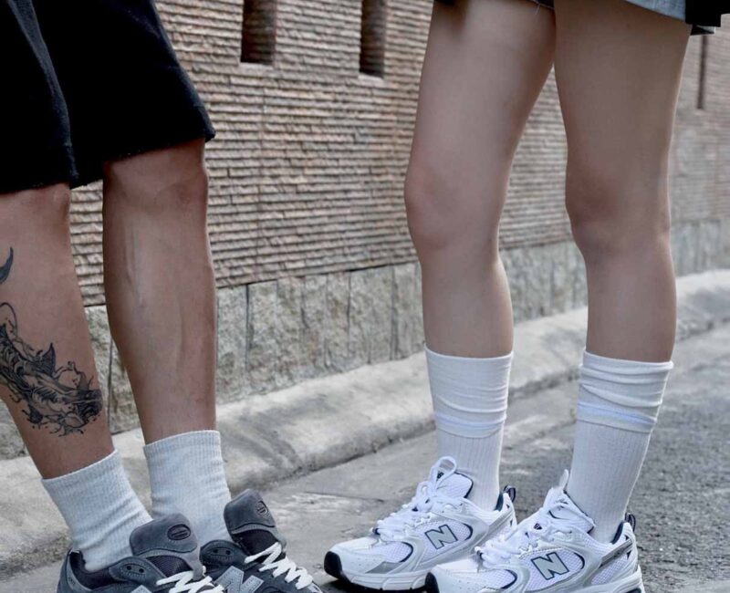 Giày New Balance 530 Trainers Running White Navy On Feet