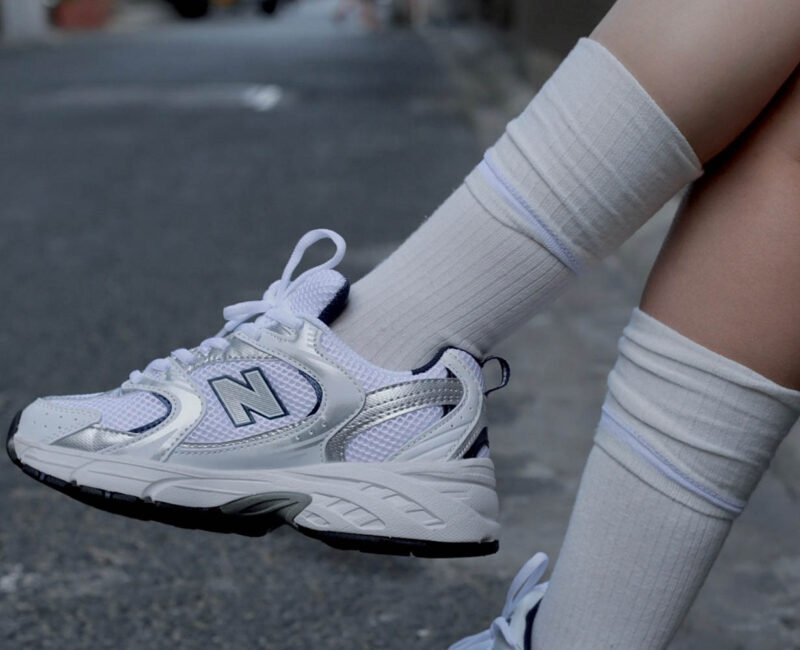 Giày New Balance 530 Trainers Running White Navy On Feet