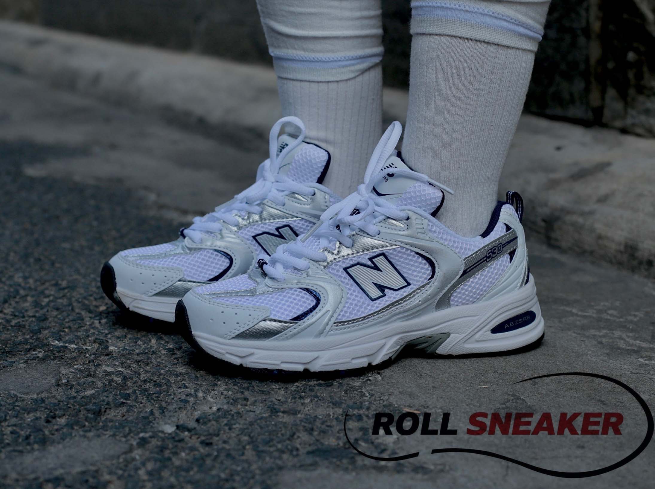 Giày New Balance 530 Trainers Running White Navy On Feet