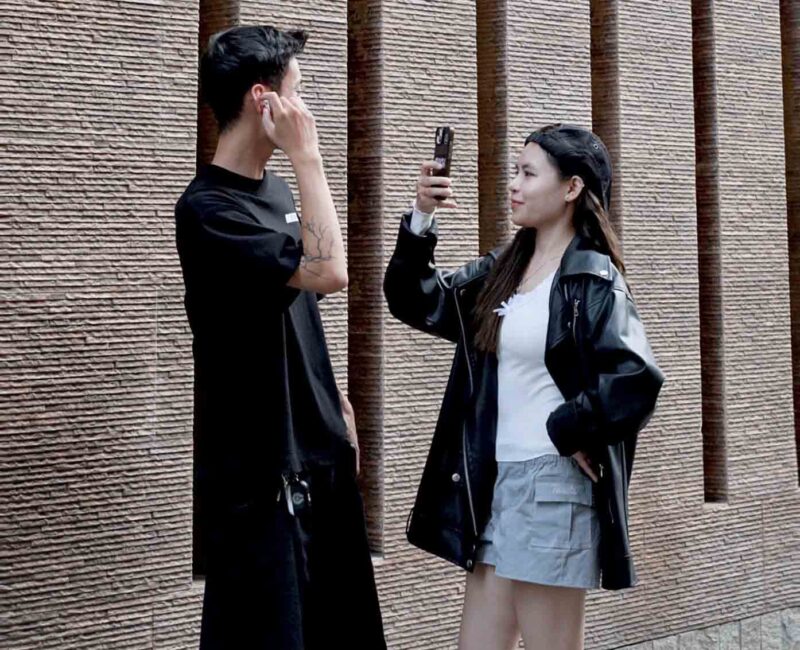 Giày New Balance 530 Trainers Running White Navy On Feet