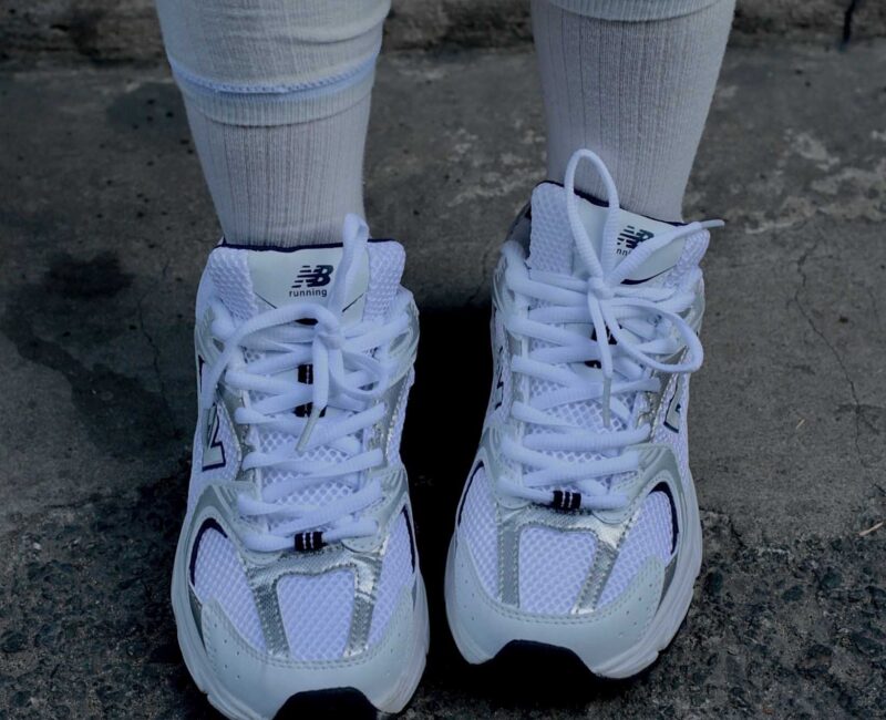 Giày New Balance 530 Trainers Running White Navy On Feet