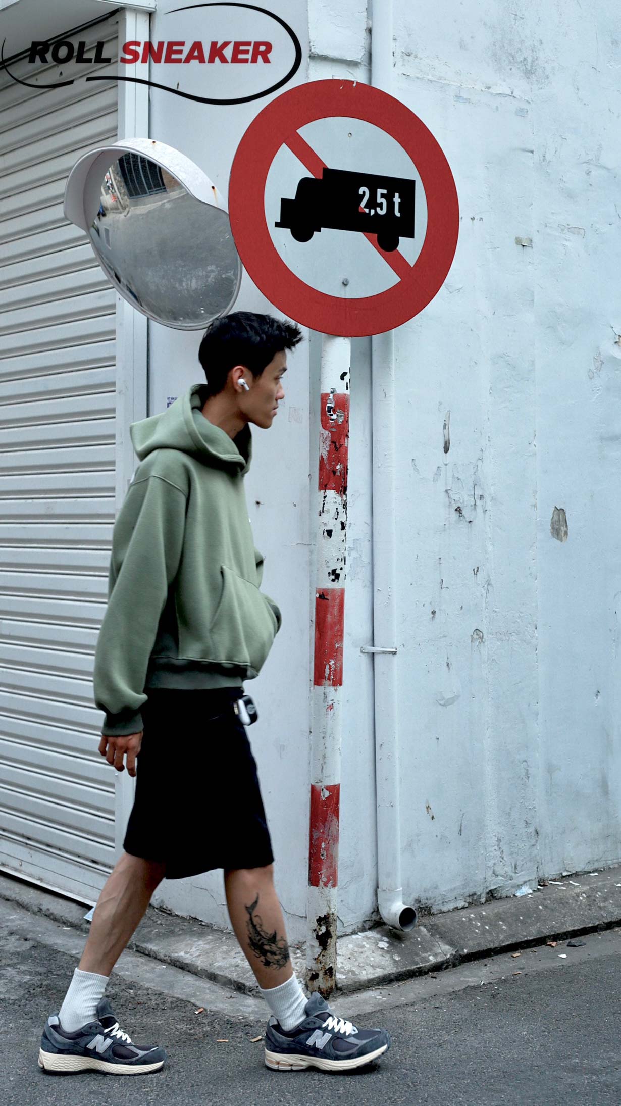 Giày New Balance 530 Trainers Running White Navy On Feet