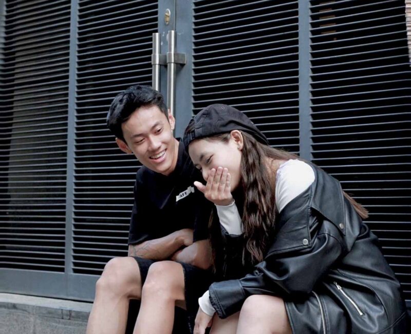 Giày New Balance 530 Trainers Running White Navy On Feet