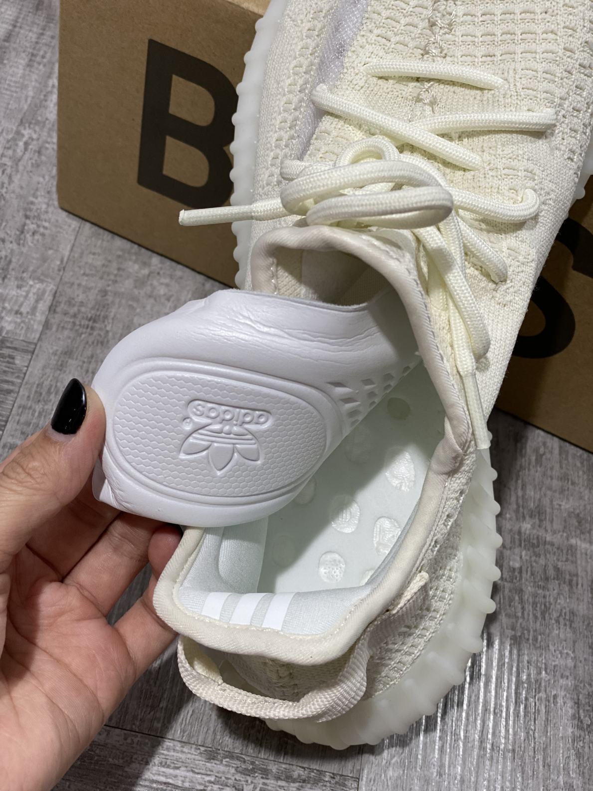 Giày Adidas Yeezy Boost 350 V2 'Bone'