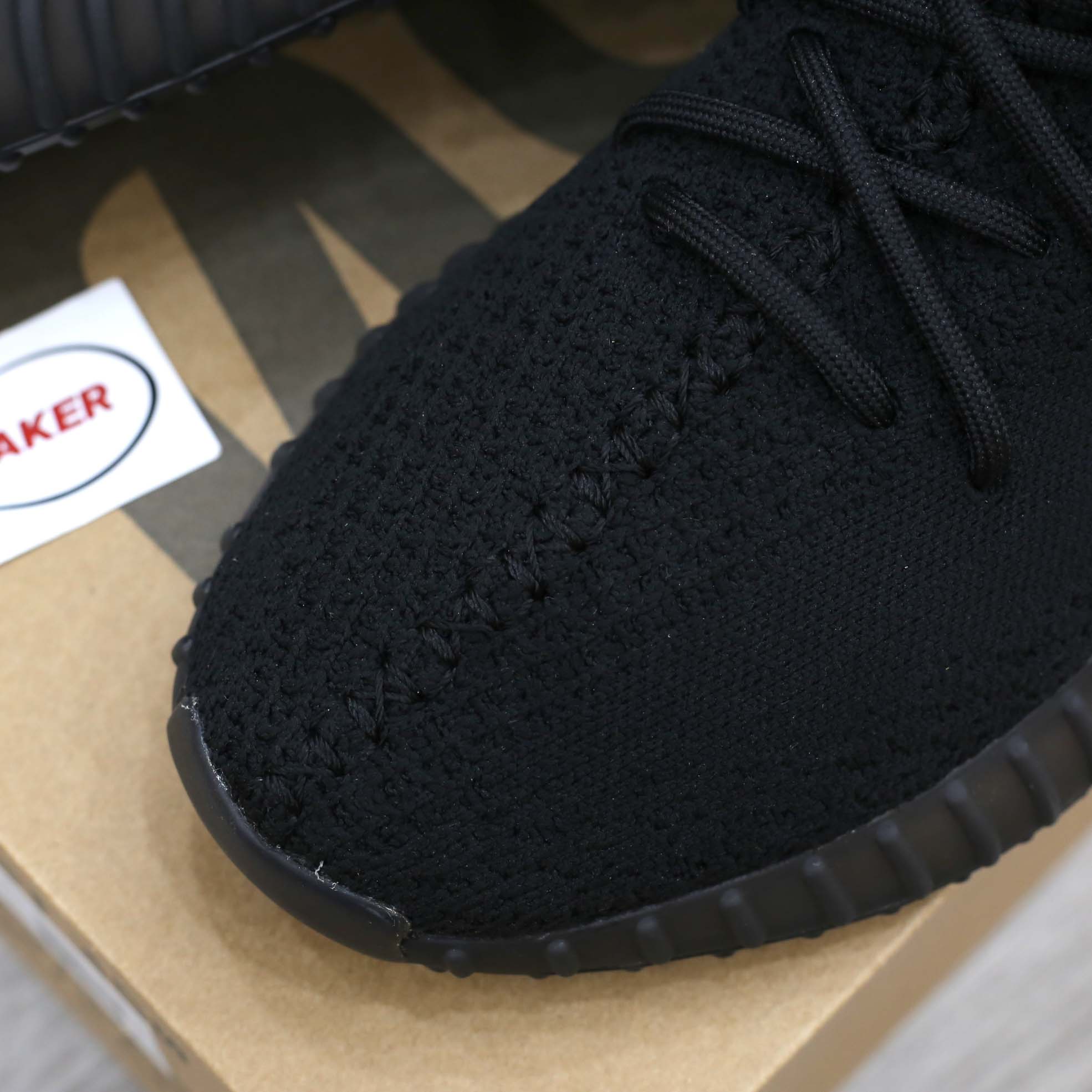 gót giày Adidas Yeezy 350 V2 ‘Bred’ Đen rep 1:1
