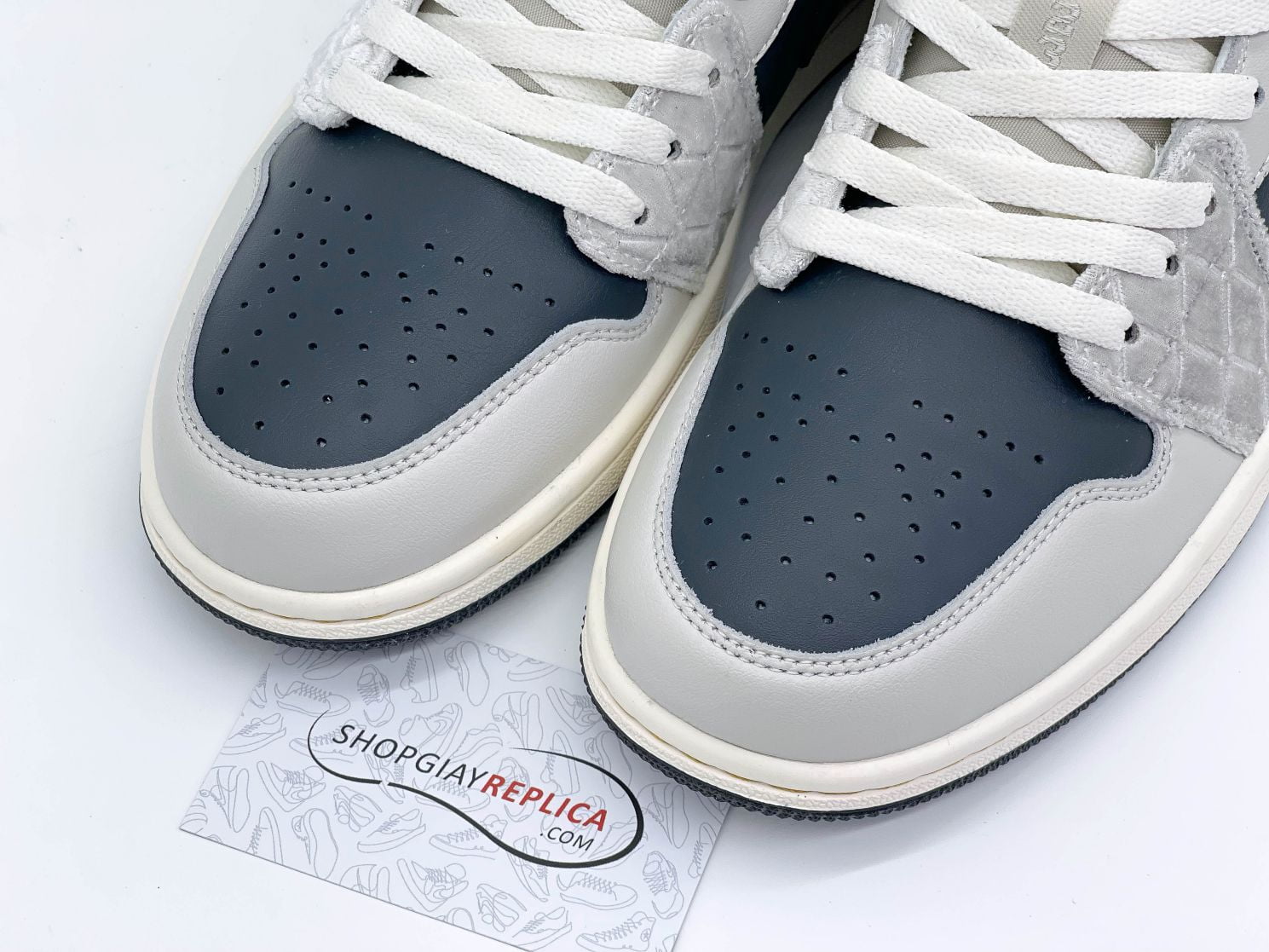 Giày Nike Air Jordan 1 Low ‘Beaded Swoosh’ Like Auth