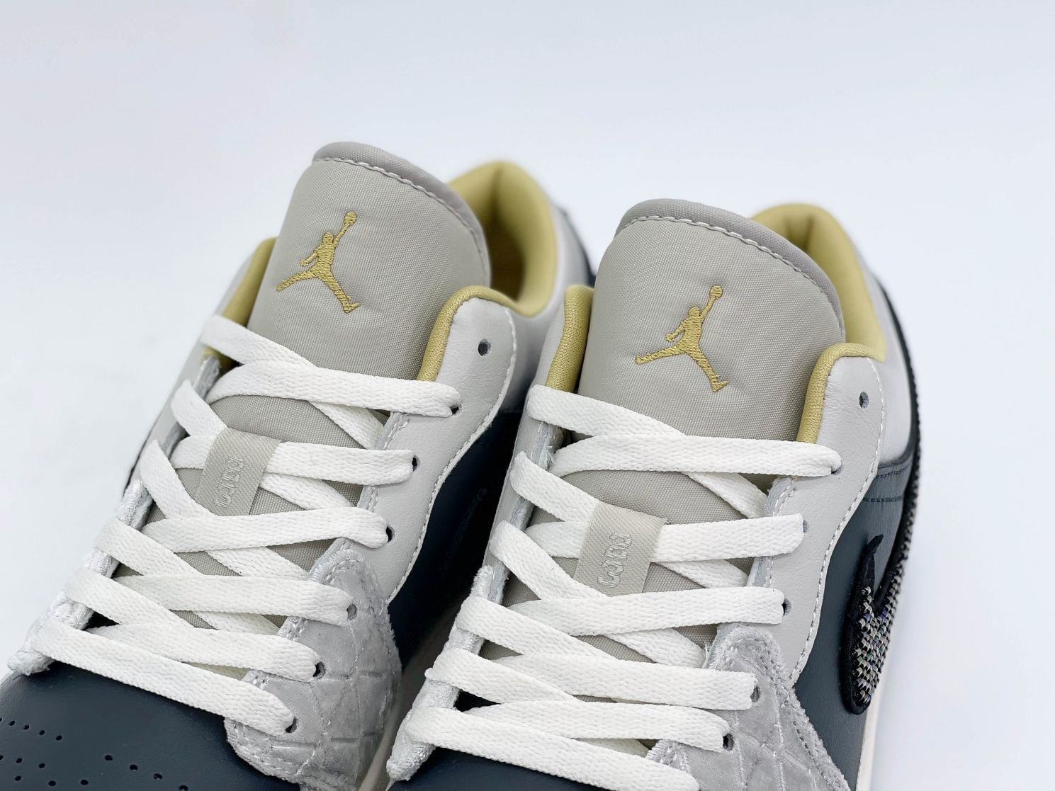 Giày Nike Air Jordan 1 Low ‘Beaded Swoosh’ Like Auth