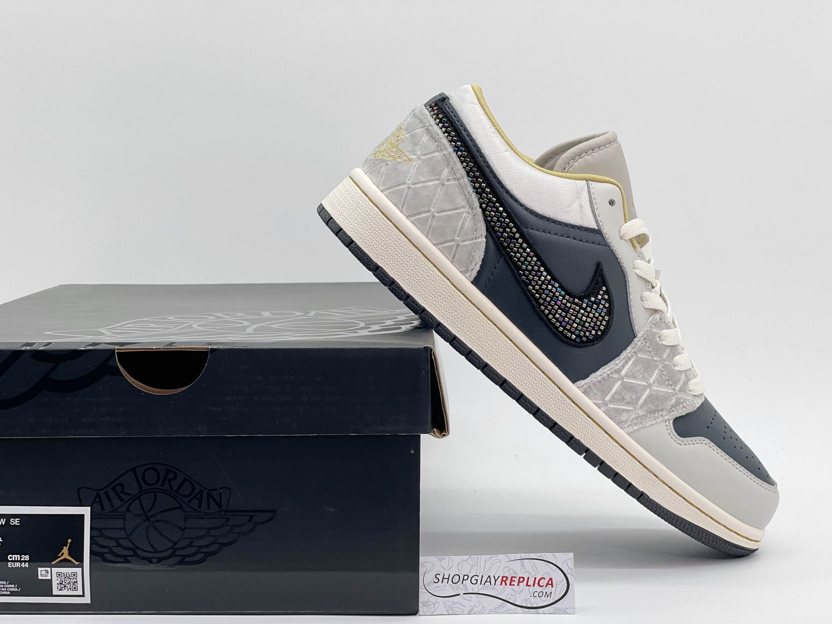 Giày Nike Air Jordan 1 Low ‘Beaded Swoosh’ Like Auth