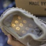 toebox Adidas Yeezy 350 V2 'Beige Black' rep 1:1