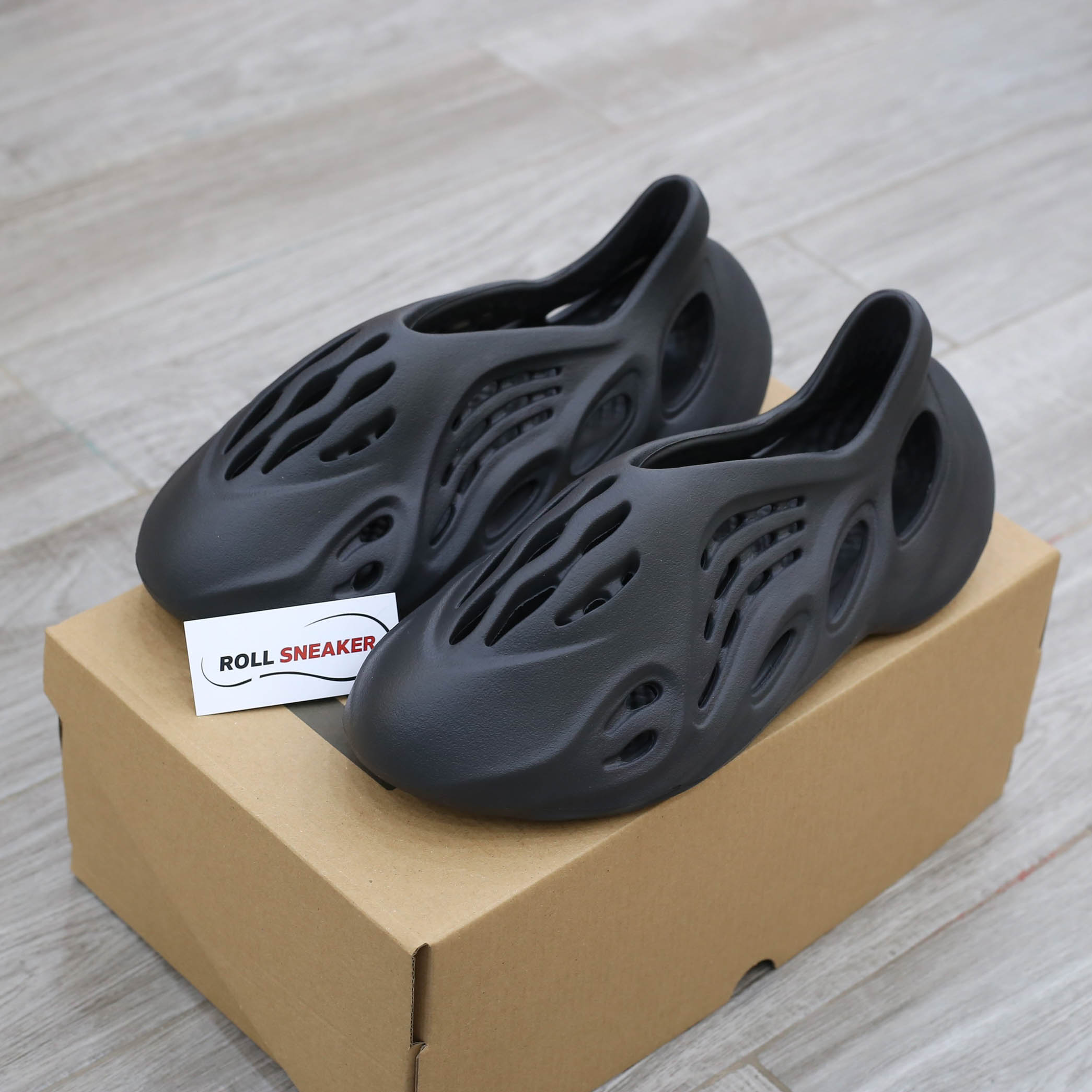 Giày Adidas Yeezy Foam RNR Onyx ‘Black’ đen rep 1:1