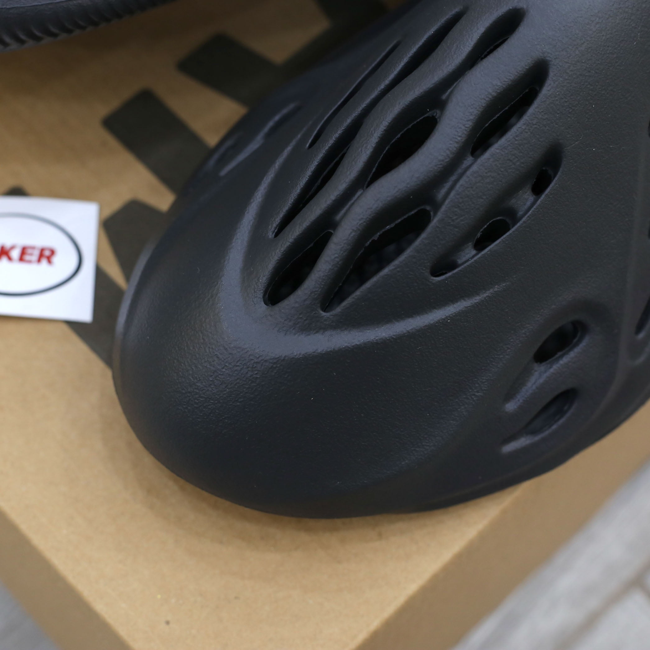 Giày Adidas Yeezy Foam RNR Onyx ‘Black’ đen rep 1:1