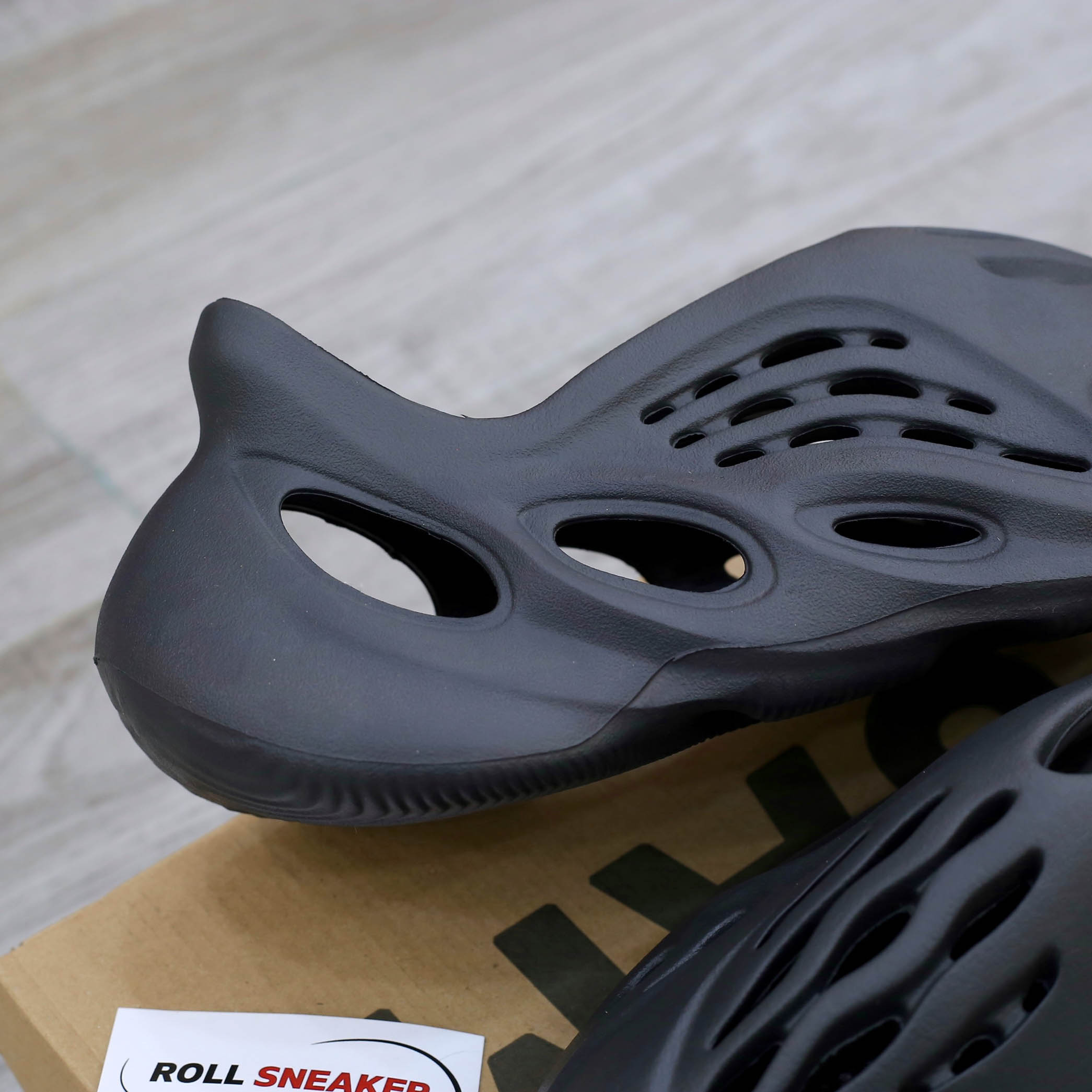 Giày Adidas Yeezy Foam RNR Onyx ‘Black’ đen rep 1:1