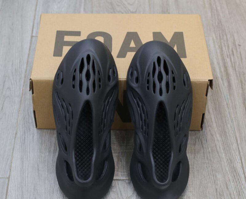 Giày Adidas Yeezy Foam đen rep 1:1